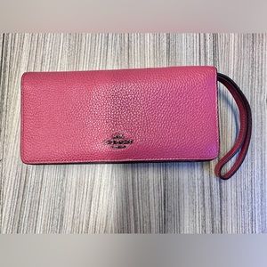 Gently Loved 💕 COACH wallet.
